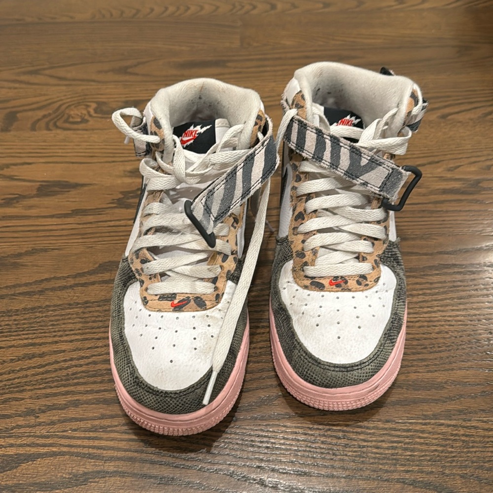 2022
Wmns Air Force 1 Mid 'Tunnel Walk' Animal Instinct